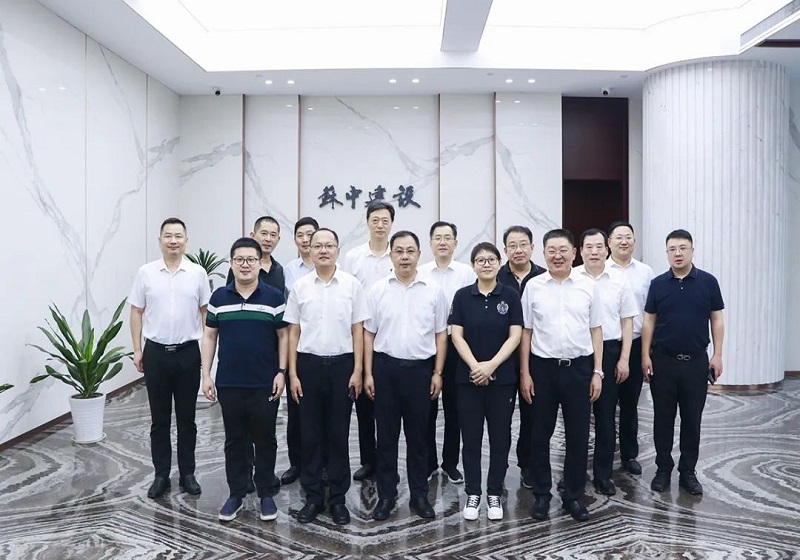 天元集团总裁赵纪峰带队到苏中集团考察交流